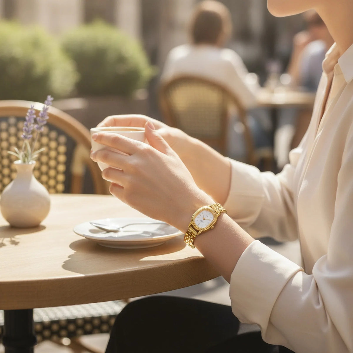 Montre Femme Cadran Ovale Élégante
