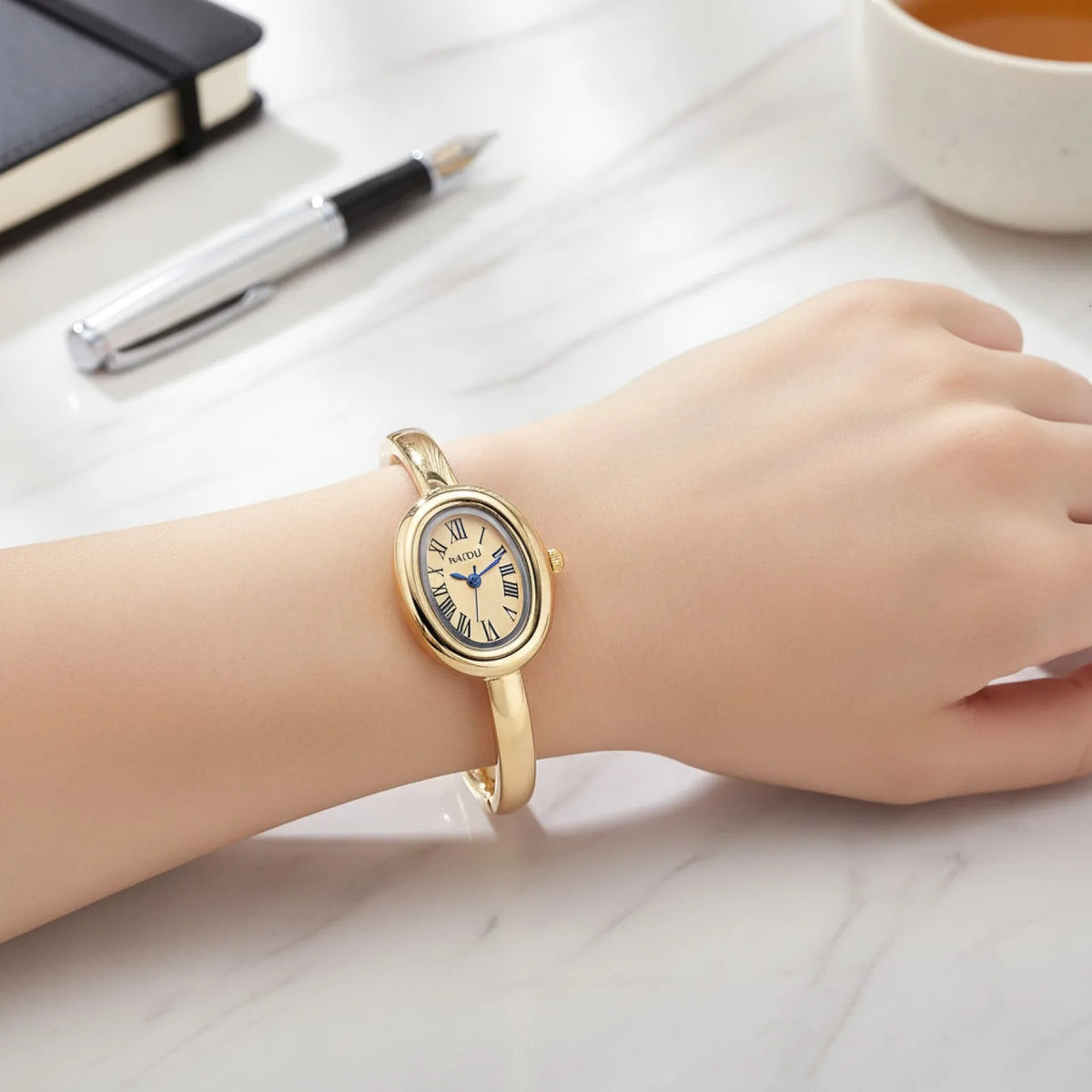 Montre Femme Chiffres Romains Élégante